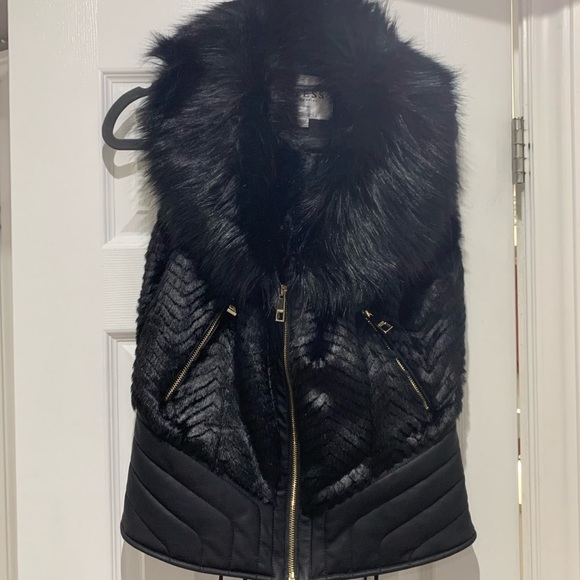 Black Fur Guess Vest🖤 - Picture 2 of 3